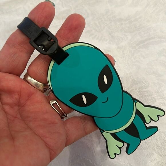 Luggage Tag Silicone Alien Spaceship Intergalactic Traveler ET Extraterrestrial - Picture 3 of 5